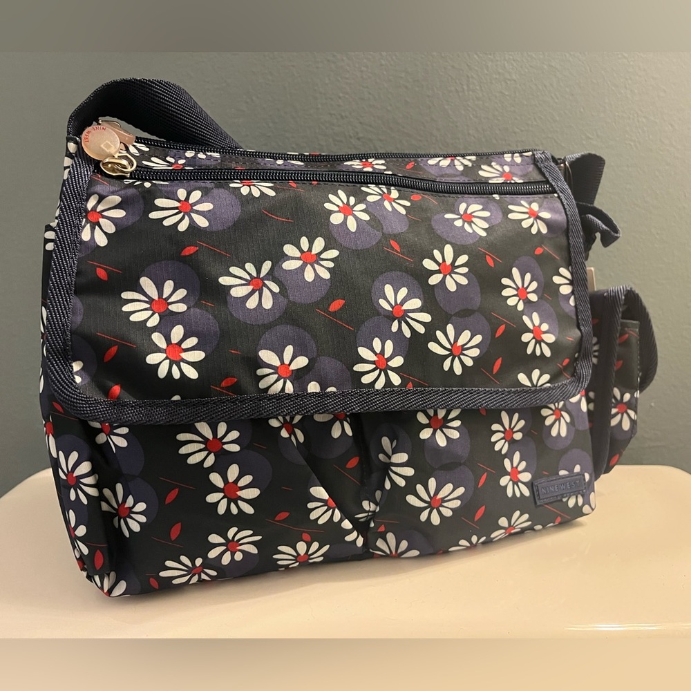 🆕 NINE WEST Freestyle Floral Sporty Purse